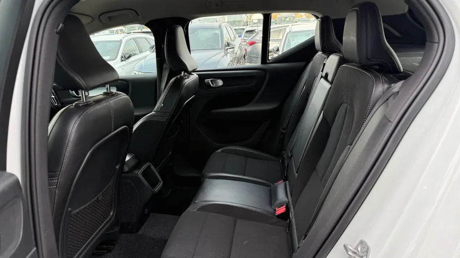 VOLVO XC40 XC40 T3 Momentum Pro