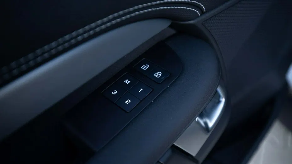 LAND ROVER Discovery Discovery V 3.0 D250 mHEV Dynamic SE