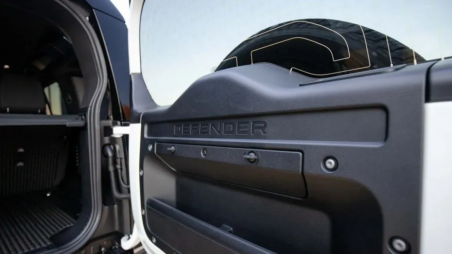 LAND ROVER Defender Defender 110 3.0 D200 mHEV X-Dynamic SE