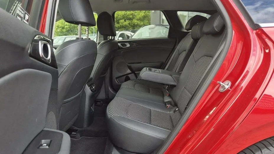 KIA Cee'd Ceed 1.5 T-GDI Business Line DCT