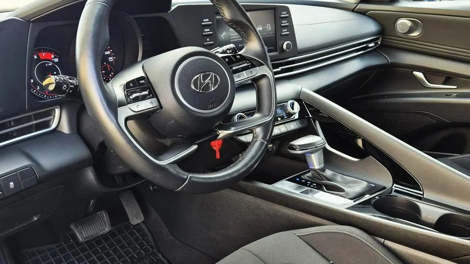 HYUNDAI Elantra Elantra 1.6 Smart CVT