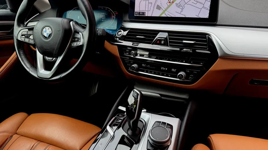 BMW Seria 5 520d xDrive Luxury Line sport-aut