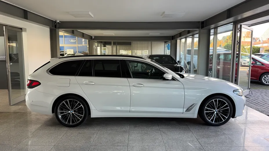 BMW Seria 5 530i GPF xDrive Luxury Line aut