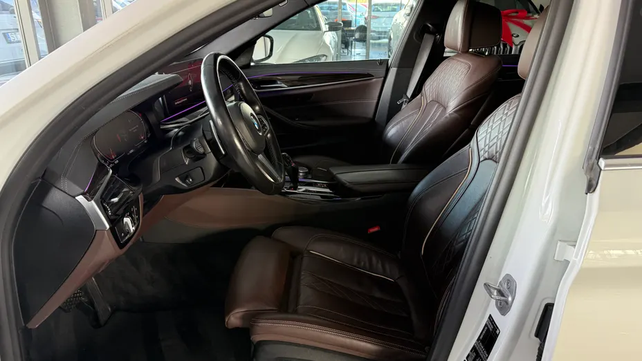 BMW Seria 5 530i GPF xDrive Luxury Line aut