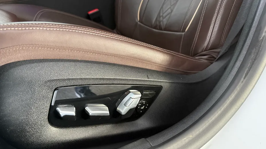 BMW Seria 5 530i GPF xDrive Luxury Line aut