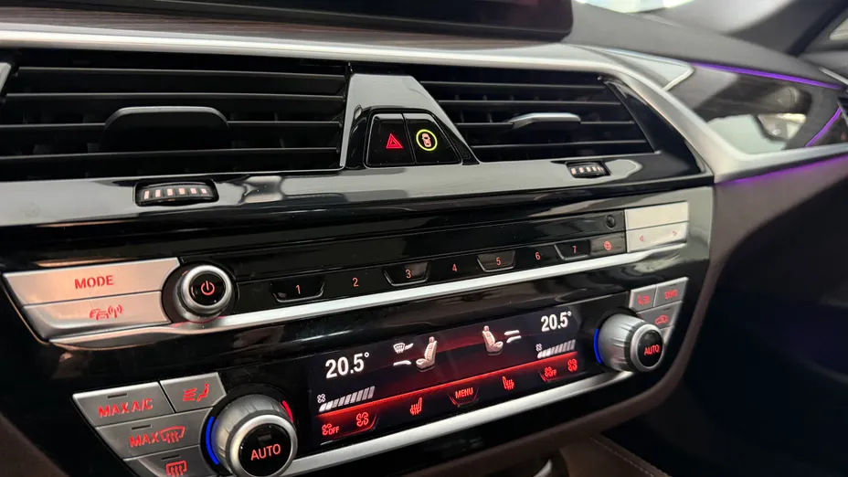 BMW Seria 5 530i GPF xDrive Luxury Line aut