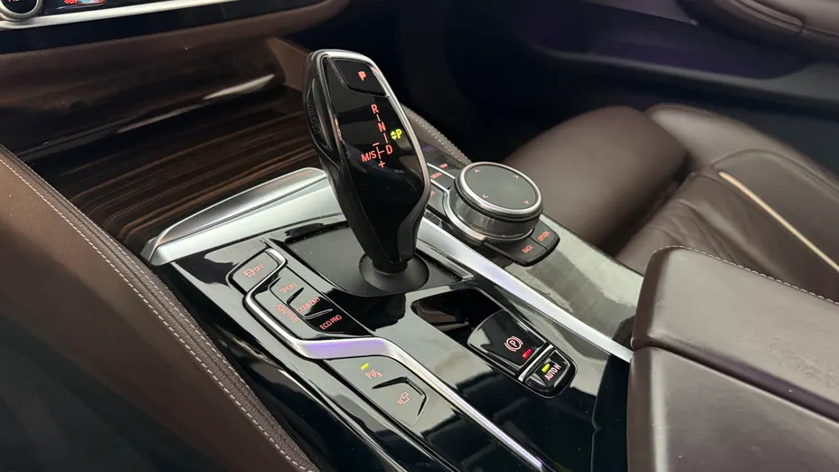 BMW Seria 5 530i GPF xDrive Luxury Line aut