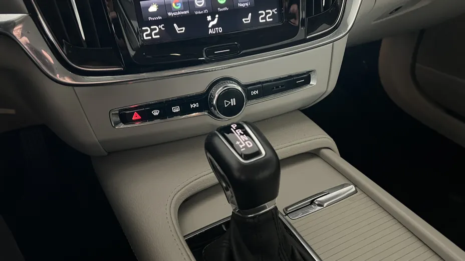 VOLVO V90 V90 T4 Momentum aut