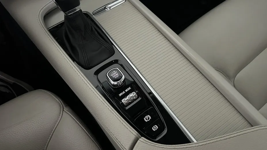 VOLVO V90 V90 T4 Momentum aut