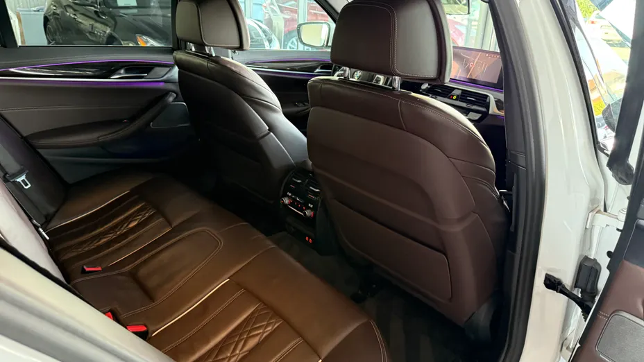 BMW Seria 5 530i GPF xDrive Luxury Line aut