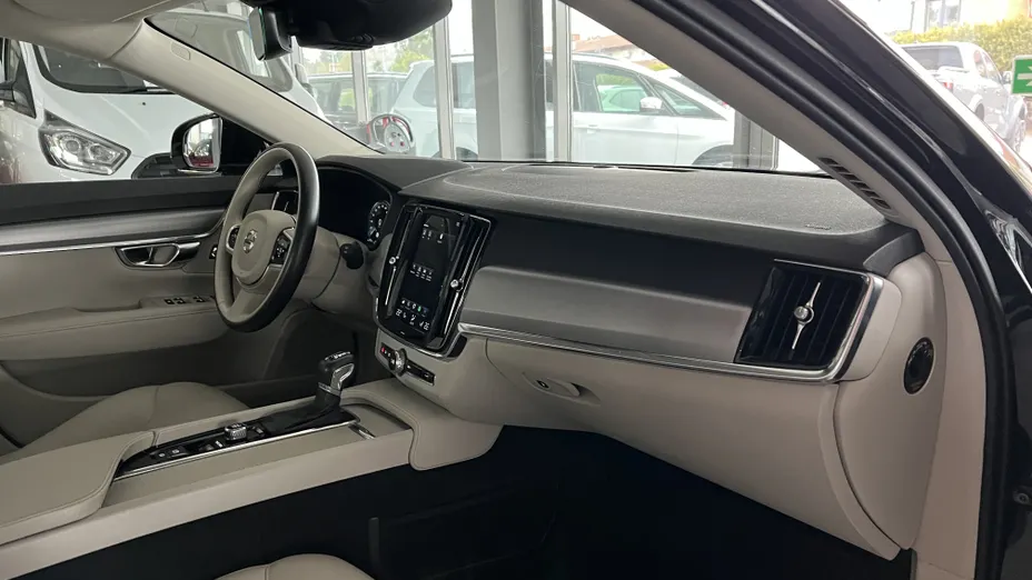 VOLVO V90 V90 T4 Momentum aut