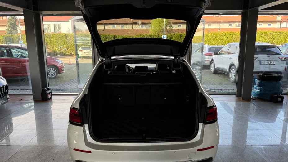 BMW Seria 5 530i GPF xDrive Luxury Line aut