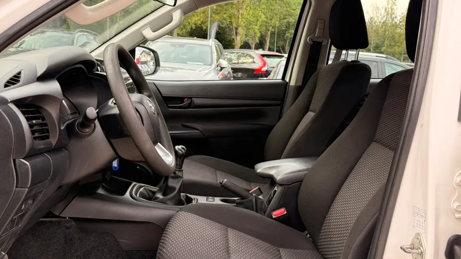 TOYOTA HiLux Hilux 2.4 D-4D Double Cab DLX 4x4