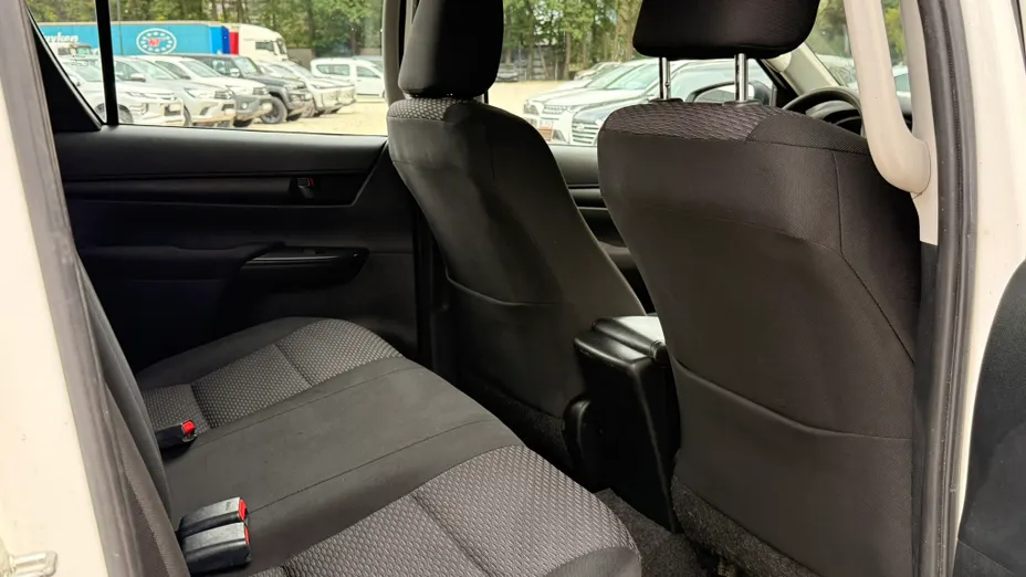 TOYOTA HiLux Hilux 2.4 D-4D Double Cab DLX 4x4