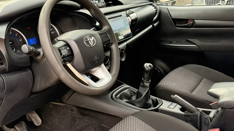 TOYOTA HiLux Hilux 2.4 D-4D Double Cab DLX 4x4