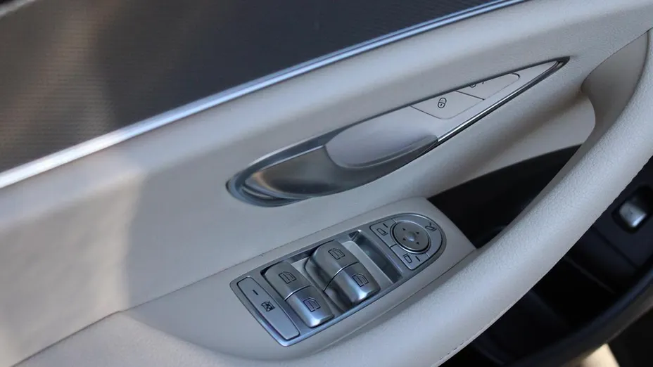 MERCEDES-BENZ E Klasa E 220 d 4-Matic 9G-TRONIC