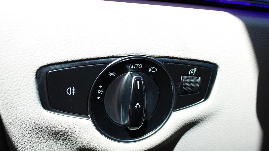 MERCEDES-BENZ E Klasa E 220 d 4-Matic 9G-TRONIC