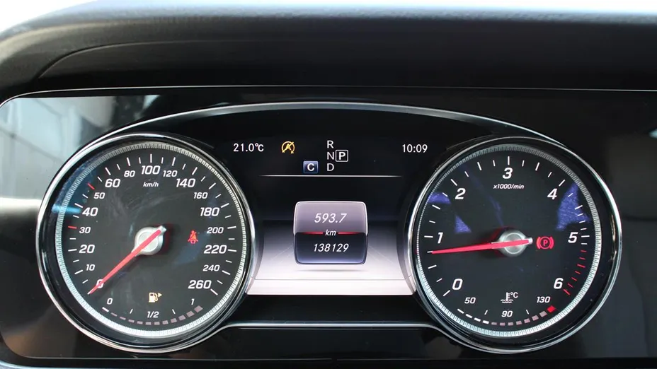 MERCEDES-BENZ E Klasa E 220 d 4-Matic 9G-TRONIC
