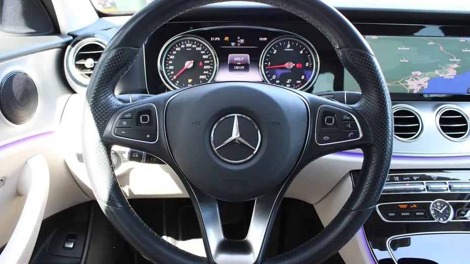 MERCEDES-BENZ E Klasa E 220 d 4-Matic 9G-TRONIC