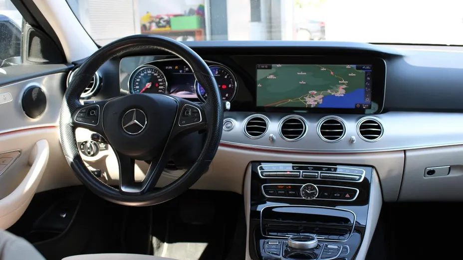MERCEDES-BENZ E Klasa E 220 d 4-Matic 9G-TRONIC