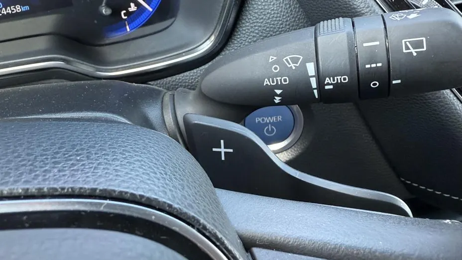 TOYOTA Corolla Corolla 2.0 Hybrid Comfort