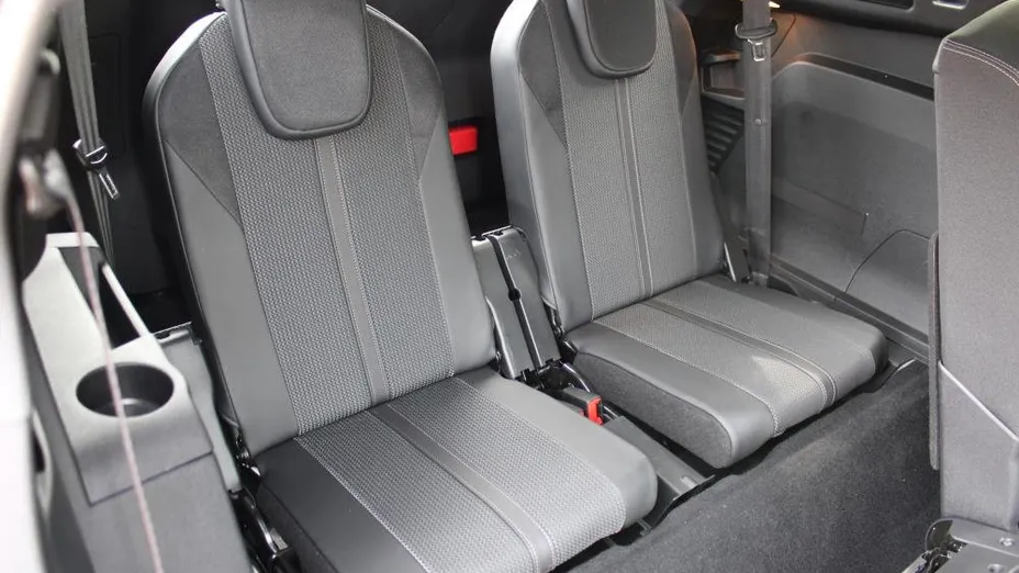 PEUGEOT 5008 5008 1.6 PureTech GT S&S EAT8