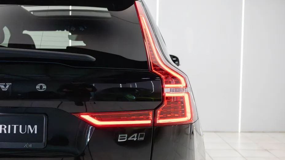 VOLVO XC60 XC60 B4 D AWD Plus Dark aut