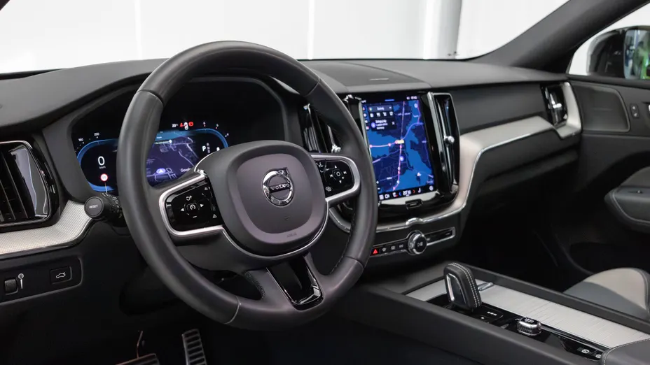 VOLVO XC60 XC60 B4 D AWD Plus Dark aut