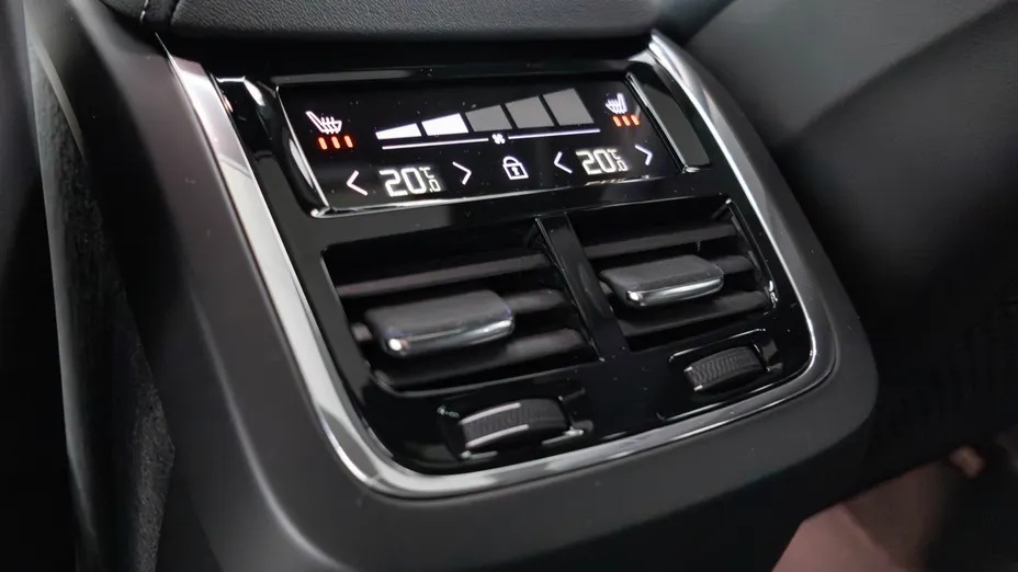 VOLVO XC60 XC60 B4 D AWD Plus Dark aut