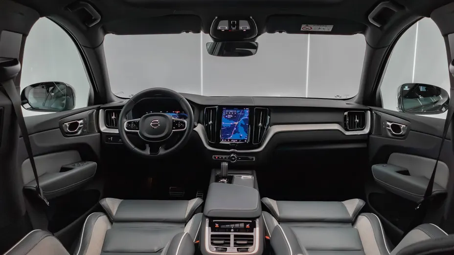 VOLVO XC60 XC60 B4 D AWD Plus Dark aut
