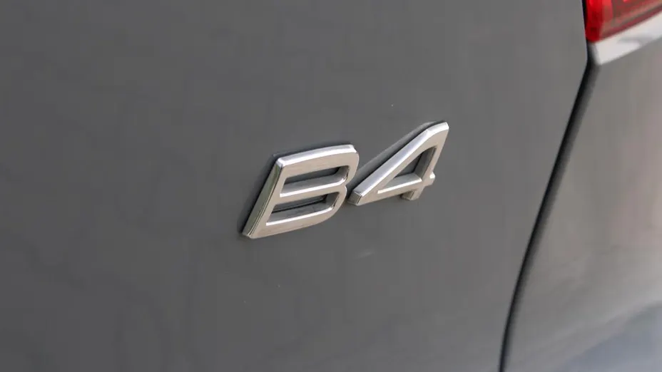 VOLVO XC40 XC40 B4 B R-Design aut
