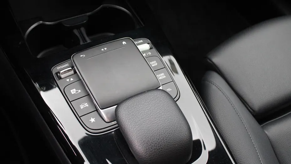 MERCEDES-BENZ CLA CLA 200 7G-DCT