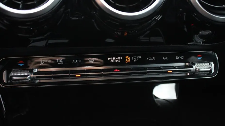MERCEDES-BENZ CLA CLA 200 7G-DCT