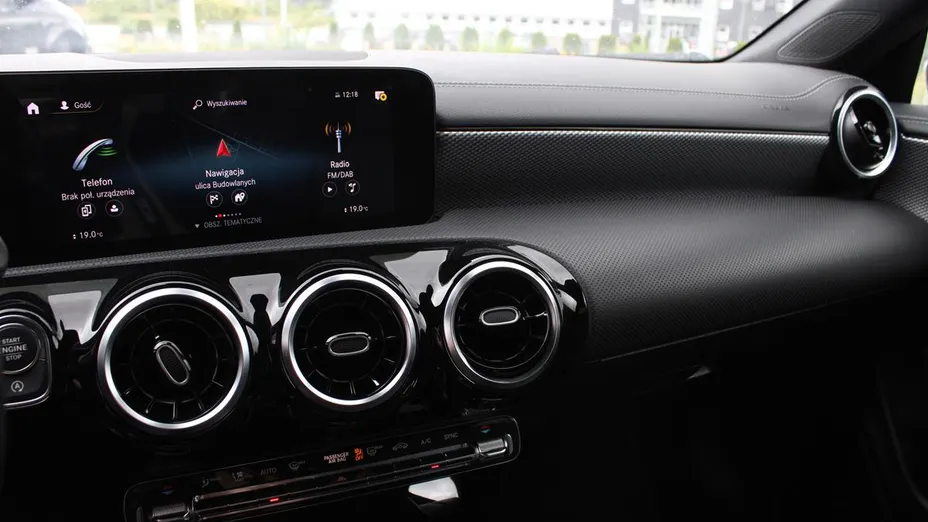 MERCEDES-BENZ CLA CLA 200 7G-DCT