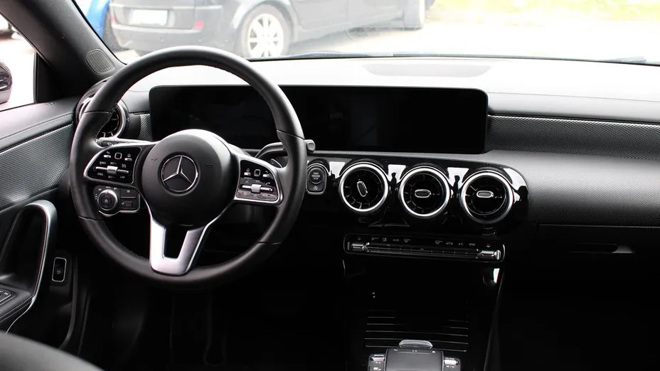 MERCEDES-BENZ CLA CLA 200 7G-DCT