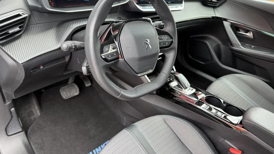 PEUGEOT 2008 2008 1.2 PureTech Allure S&S EAT8