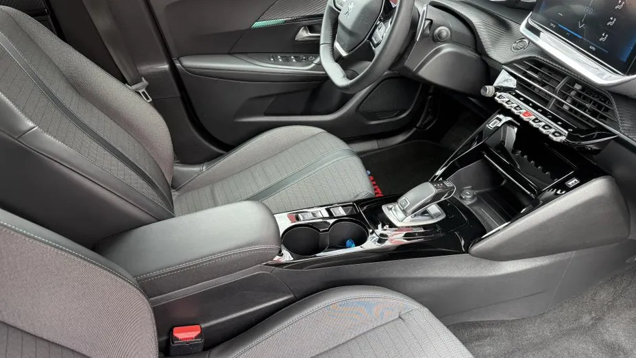 PEUGEOT 2008 2008 1.2 PureTech Allure S&S EAT8