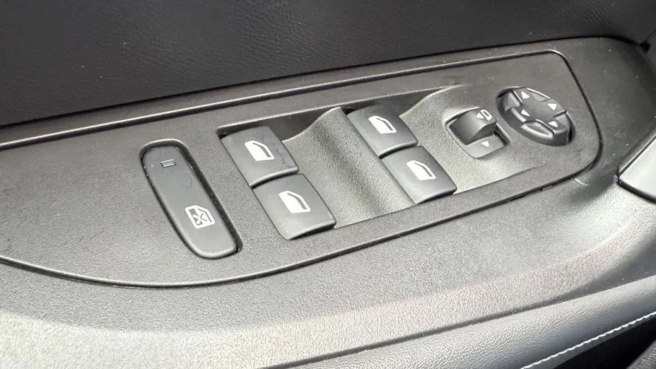 PEUGEOT 2008 2008 1.2 PureTech Allure S&S EAT8