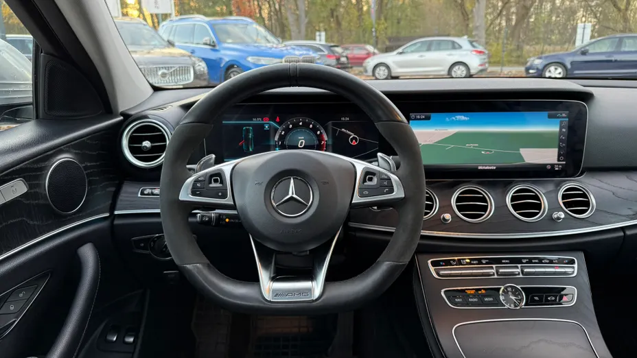 MERCEDES-BENZ E Klasa E 400 4-Matic 9G-TRONIC