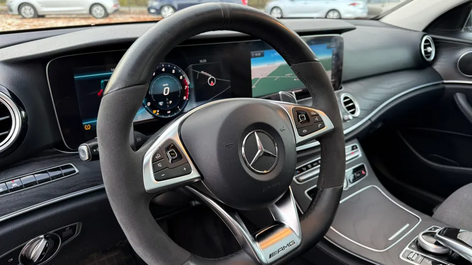 MERCEDES-BENZ E Klasa E 400 4-Matic 9G-TRONIC