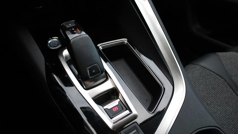 PEUGEOT 5008 5008 1.6 PureTech Allure S&S EAT8