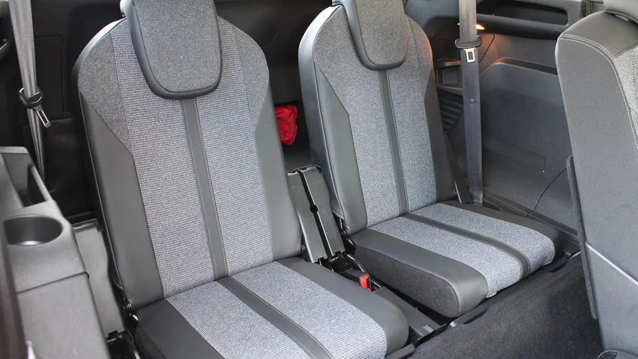 PEUGEOT 5008 5008 1.6 PureTech Allure S&S EAT8