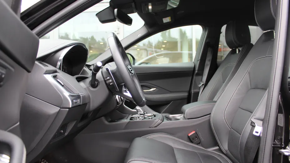 JAGUAR XE XE 2.0 P250 R-Dynamic SE aut
