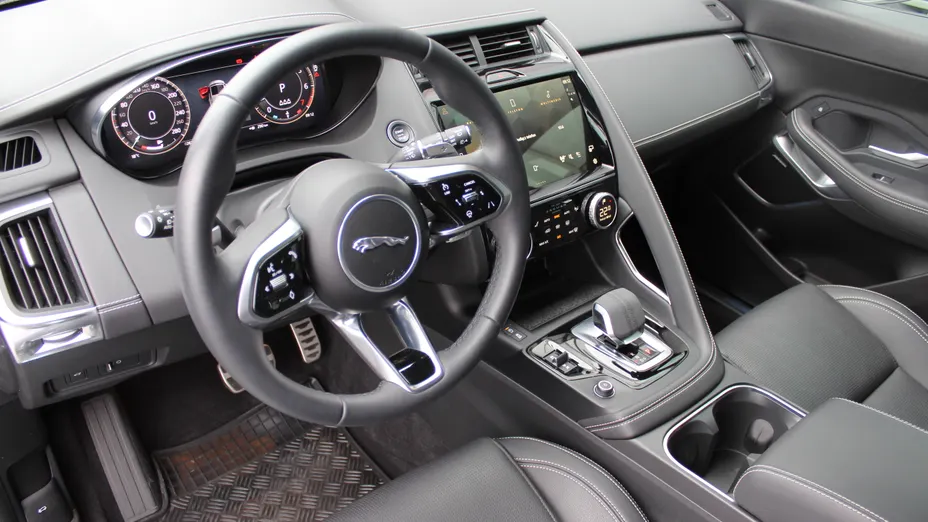 JAGUAR XE XE 2.0 P250 R-Dynamic SE aut