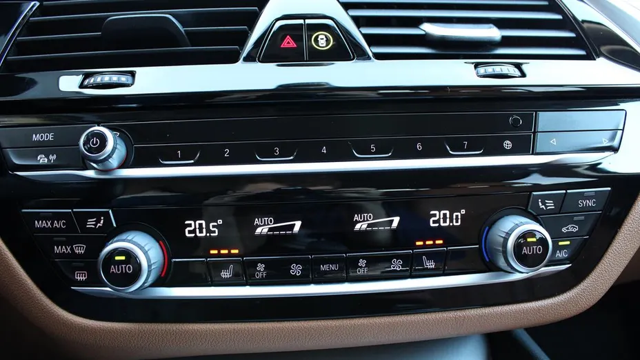 BMW Seria 5 520d xDrive Sport Line sport-aut