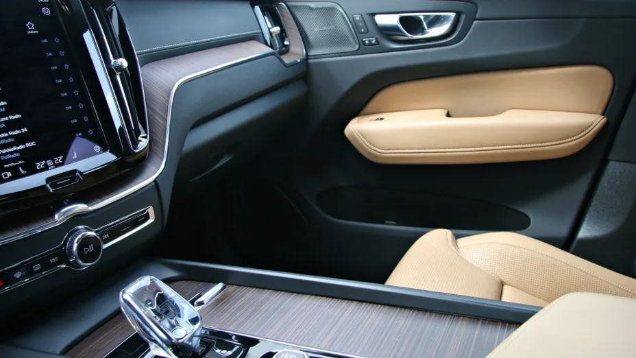 VOLVO XC60 XC60 B4 D AWD Plus Bright aut