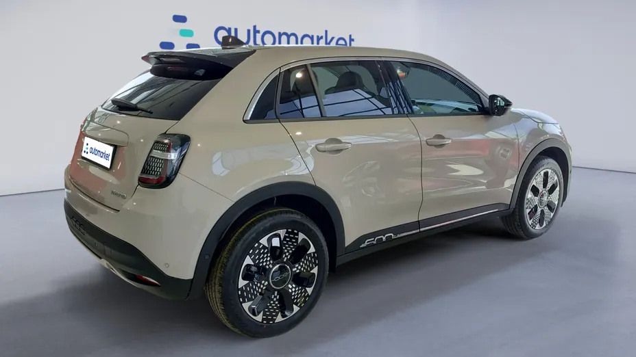FIAT 600 600 1.2 Turbo Hybrid La Prima eDCT Nowy