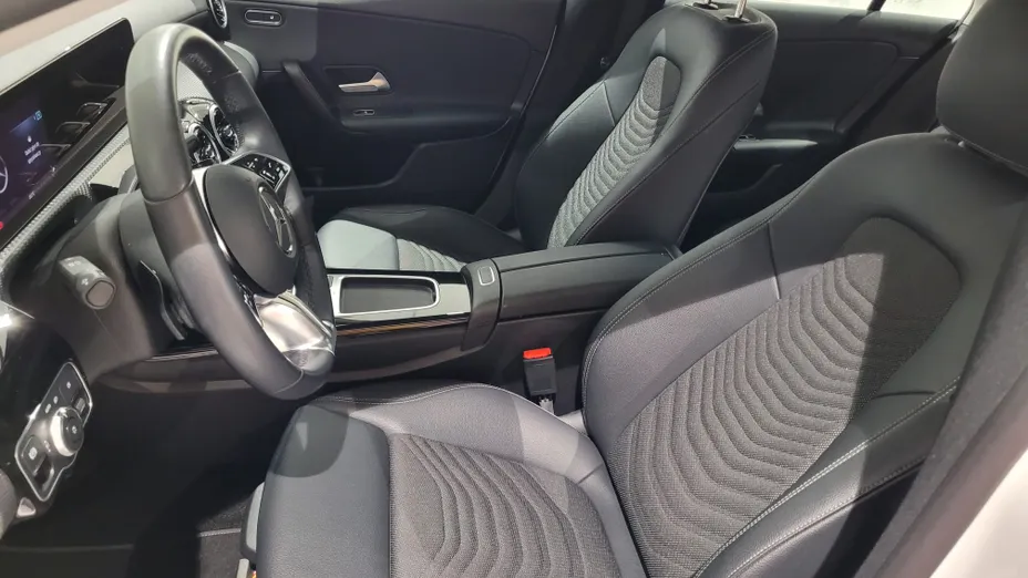 MERCEDES-BENZ CLA CLA 200 7G-DCT