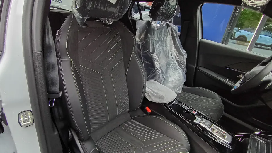 PEUGEOT 2008 2008 PureTech mHEV GT e-DCS6 Nowy