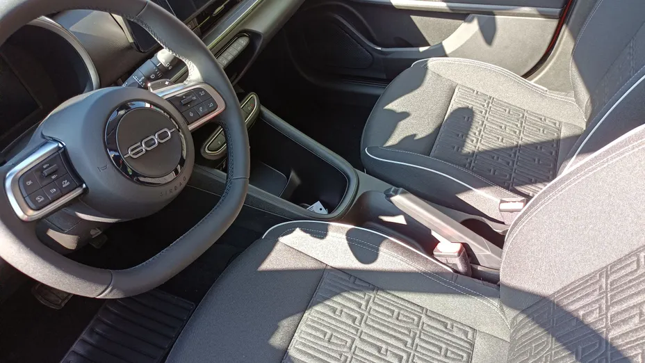 FIAT 600 600 1.2 Turbo Hybrid eDCT Nowy